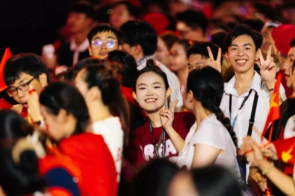 Lin Gaoyuan celebrating